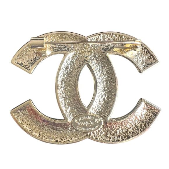 Chanel Gold and Black Textured Interlocking CC Brooch Fall/Winter 2023 (CCXX017) - Picture 4 of 5